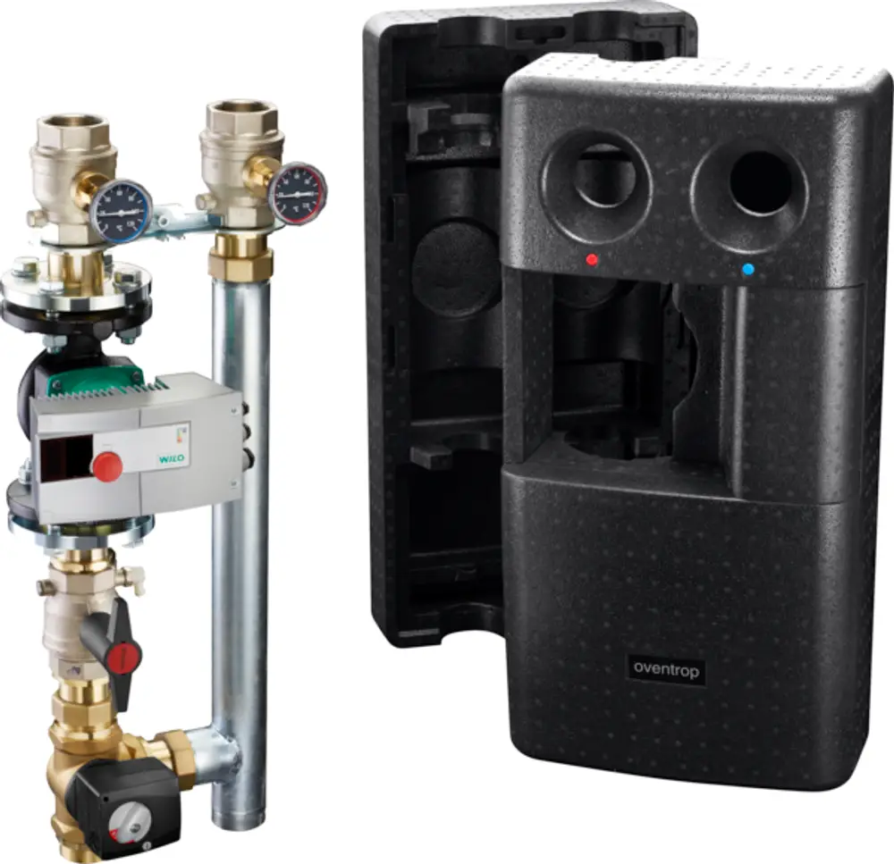 Oventrop Heizkreisstation mit diversen Anschlüssen, Messinstrumenten und integrierter Pumpe. Gehäuse aus Kunststoff, aufgeteilt in zwei Teile.